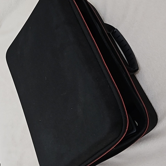 Massage Gun with accessories and charger - Picture 3 of 6